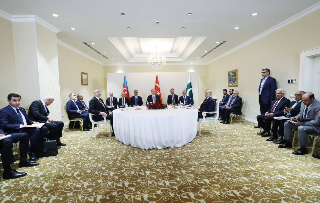Erdoğan Aliyev ve Şerif ile üçlü toplantı yaptı 19
